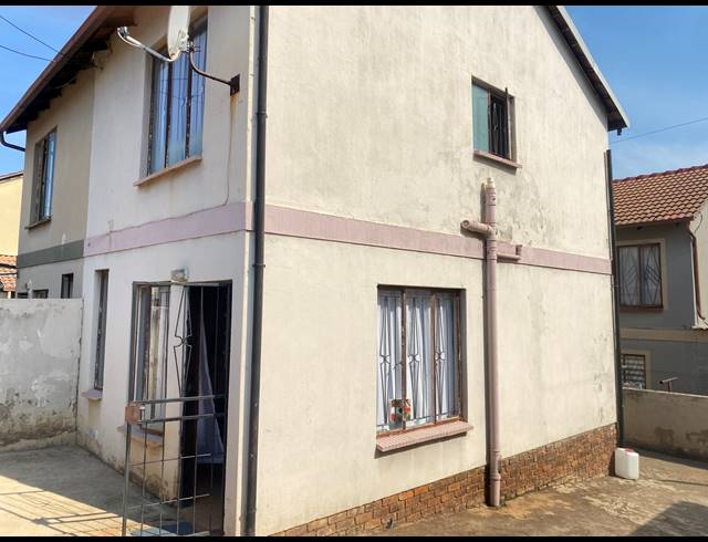 2 BEDROOM HOUSE FOR SALE IN LOTUS GARDENS